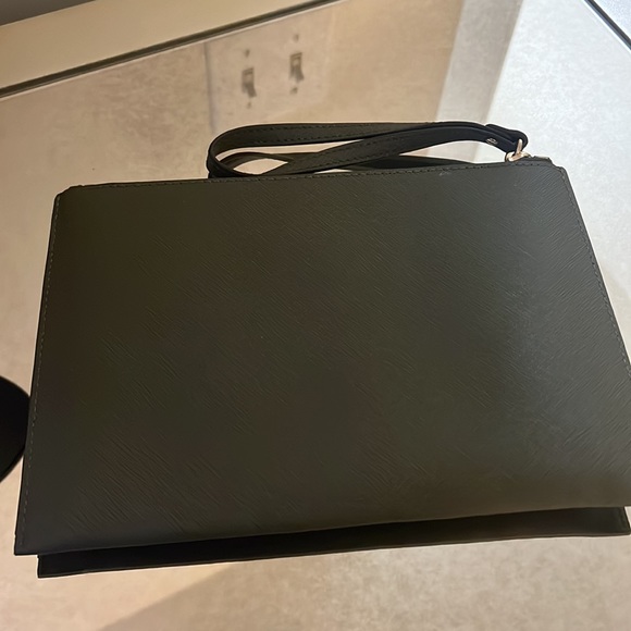 Michael kors army green wristlet with design and gold hardware - Picture 3 of 6